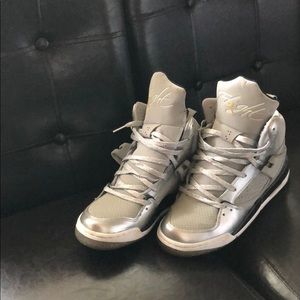 Nike silver “flights” size 6 youth